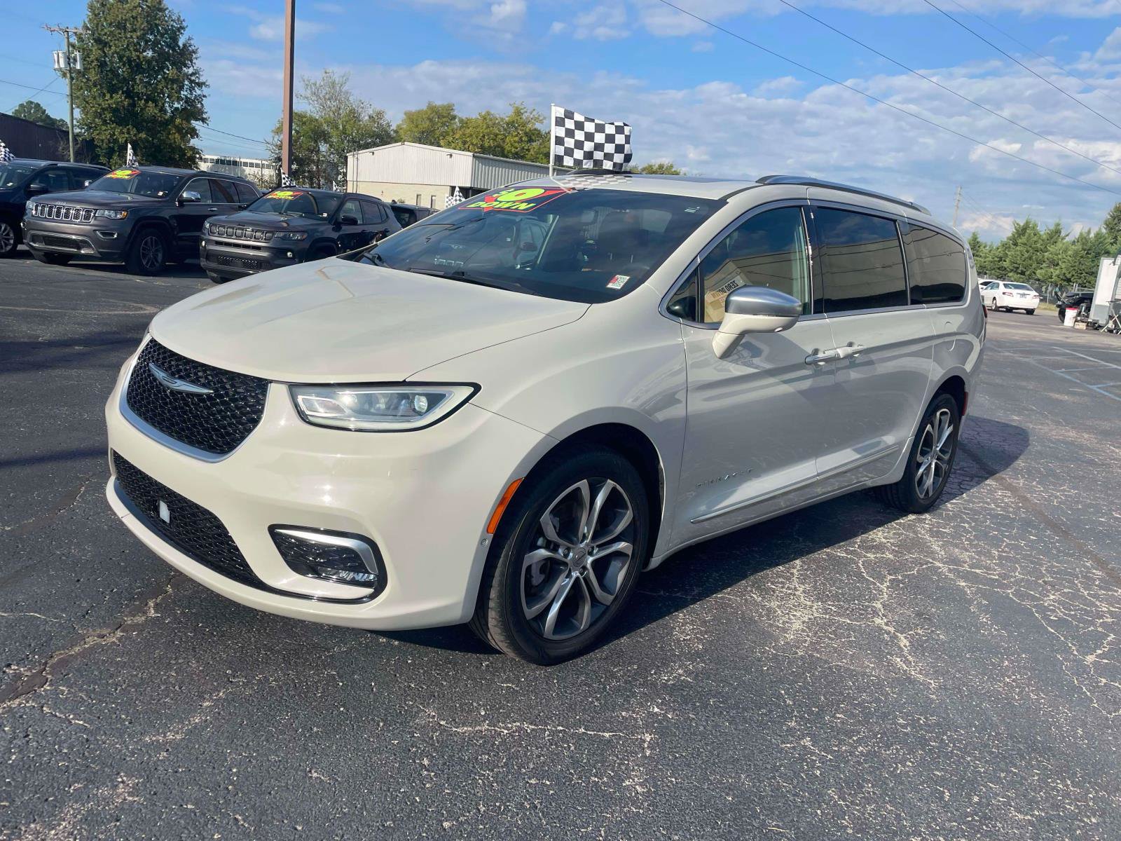Used 2021 Chrysler Pacifica Pinnacle AWD/4WD image 3