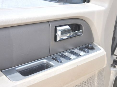 Used 2008 Ford Expedition XLT image 21