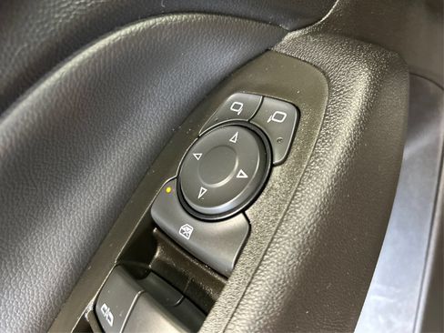 Used 2023 Chevrolet Equinox LT FWD image 30