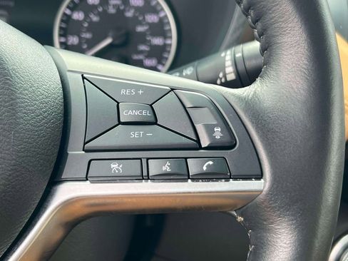 Used 2025 Nissan Sentra SV w/ SV Premium Package image 24