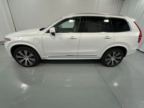 New 2025 Volvo XC90 T8 Ultra w/ Protection Package Premier image 9