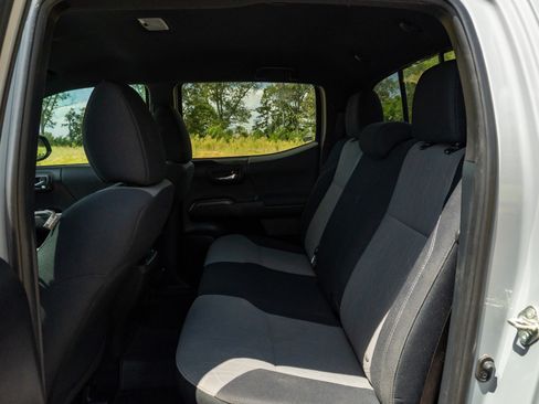 Used 2020 Toyota Tacoma TRD Sport w/ Technology Package RWD image 15