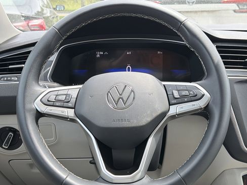 Used 2024 Volkswagen Tiguan SE w/ Panoramic Sunroof Package AWD/4WD image 13