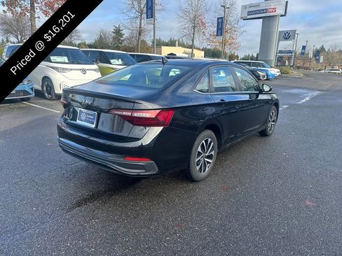 Used 2023 Volkswagen Jetta S image 3