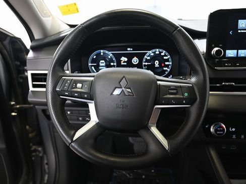 Used 2023 Mitsubishi Outlander SE image 4