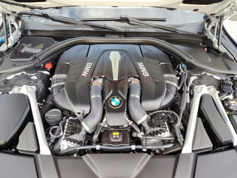 Used 2019 BMW 750i xDrive image 9