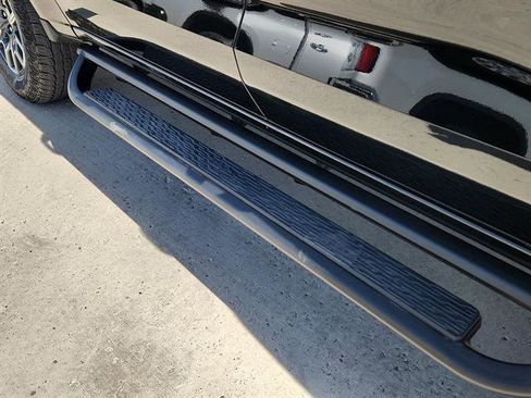 Used 2023 Chevrolet Colorado Z71 w/ Z71 Convenience Package 2 image 25