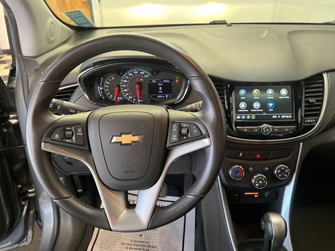 Used 2019 Chevrolet Trax LT w/ LT Convenience Package AWD/4WD image 18
