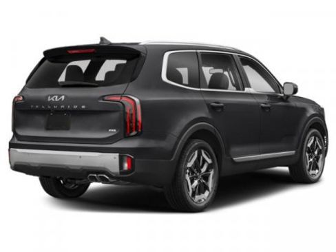 Used 2023 Kia Telluride EX w/ EX Captain's Chair Package image 2