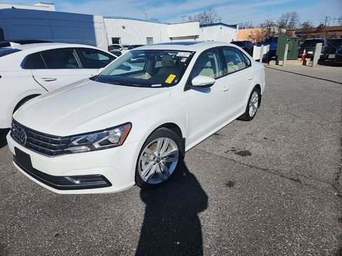 Used 2019 Volkswagen Passat 2.0T Wolfsburg image 3