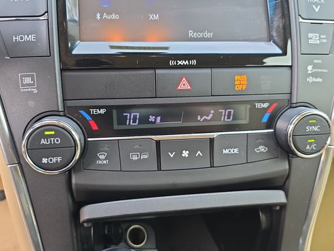 Used 2017 Toyota Camry XLE w/ Moonroof Package image 21