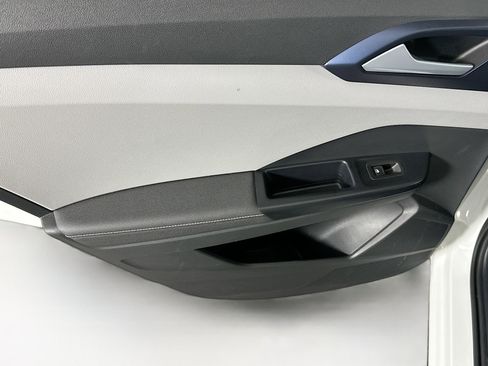 Used 2024 Volkswagen Taos SE image 24