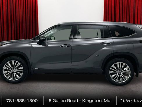 Used 2024 Toyota Highlander Platinum image 8