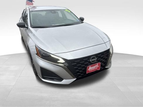 Used 2024 Nissan Altima 2.5 SR image 33