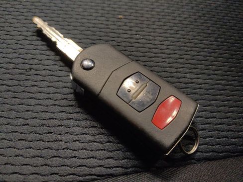 Used 2014 MAZDA MAZDA5 Sport image 32