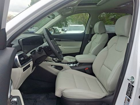 Used 2025 Kia Telluride SX w/ SX Captain's Chair Package FWD image 14