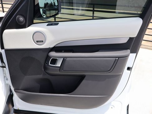 Certified 2025 Land Rover Discovery Dynamic SE AWD/4WD image 11