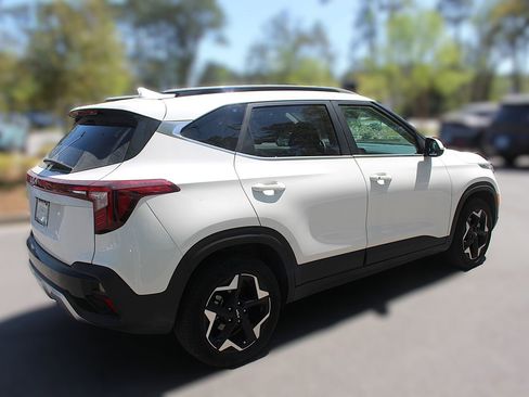 Certified 2025 Kia Seltos EX w/ EX Sunroof Package image 9