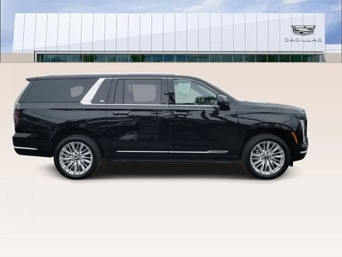 Used 2025 Cadillac Escalade ESV Premium Luxury image 9