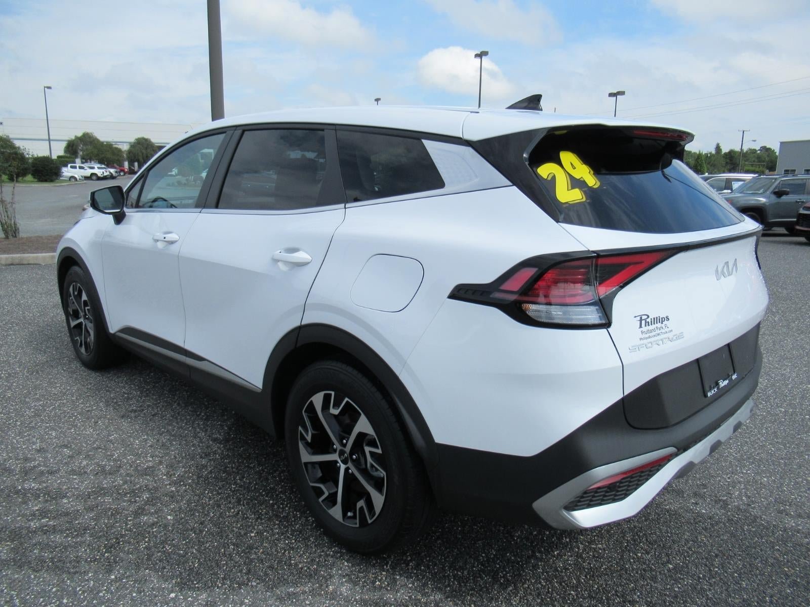 Used 2024 Kia Sportage EX FWD image 5