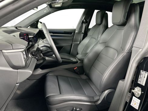 Certified 2025 Porsche Macan 4S Electric image 5