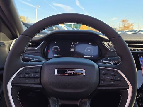 New 2025 Jeep Grand Cherokee Laredo X w/ Luxury Tech Group I image 33