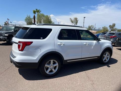 Used 2018 Ford Explorer XLT FWD image 5