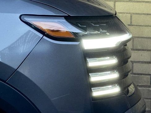 Used 2025 Nissan Kicks SR image 5