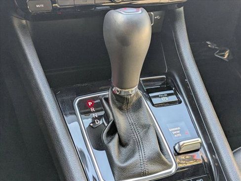 Used 2024 Jeep Compass Latitude image 12