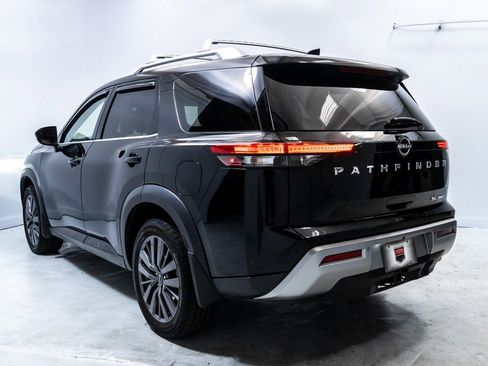 Used 2022 Nissan Pathfinder SL w/ SL Premium Package image 3