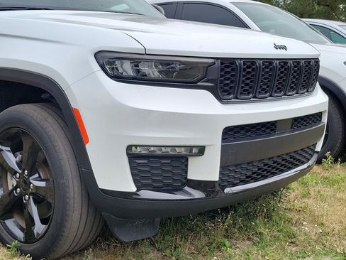 Used 2023 Jeep Grand Cherokee L Limited w/ Black Appearance Package AWD/4WD image 6