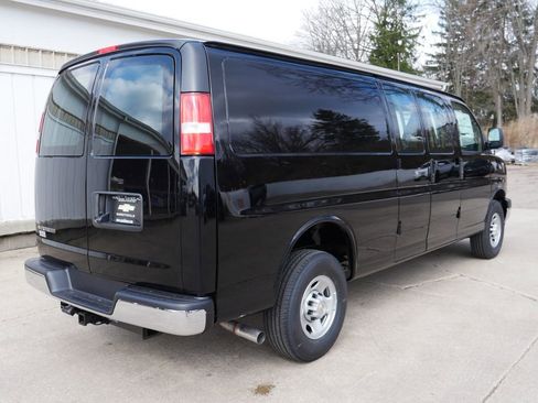 New 2026 Chevrolet Express 3500 Extended image 7