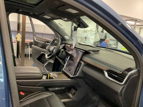 Used 2025 GMC Acadia Denali w/ Super Cruise Package AWD/4WD image 24