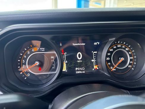 Used 2024 Jeep Wrangler Unlimited Sahara AWD/4WD image 16