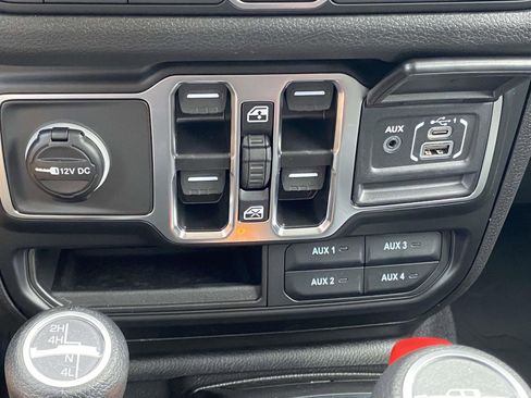 New 2025 Jeep Gladiator Sport image 29