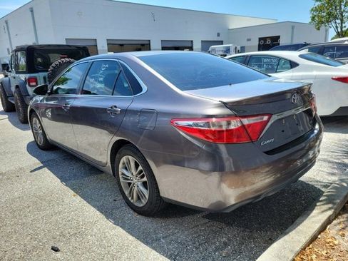 Used 2015 Toyota Camry SE image 3