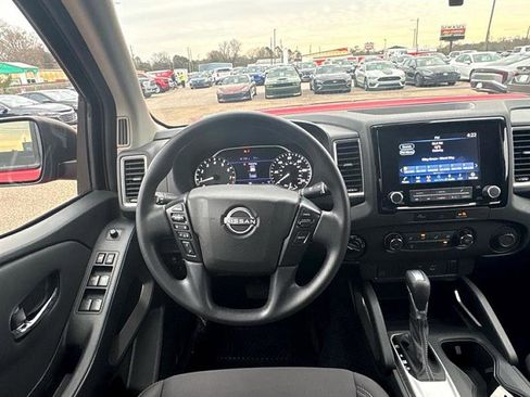 Used 2024 Nissan Frontier SV image 28