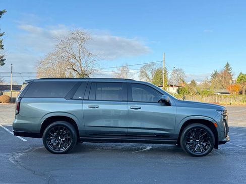 Used 2024 Cadillac Escalade ESV Sport Platinum w/ LPO, ONYX Package image 7