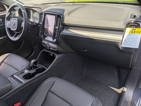 New 2026 Volvo XC40 B5 Core w/ Protection Package Premier image 29