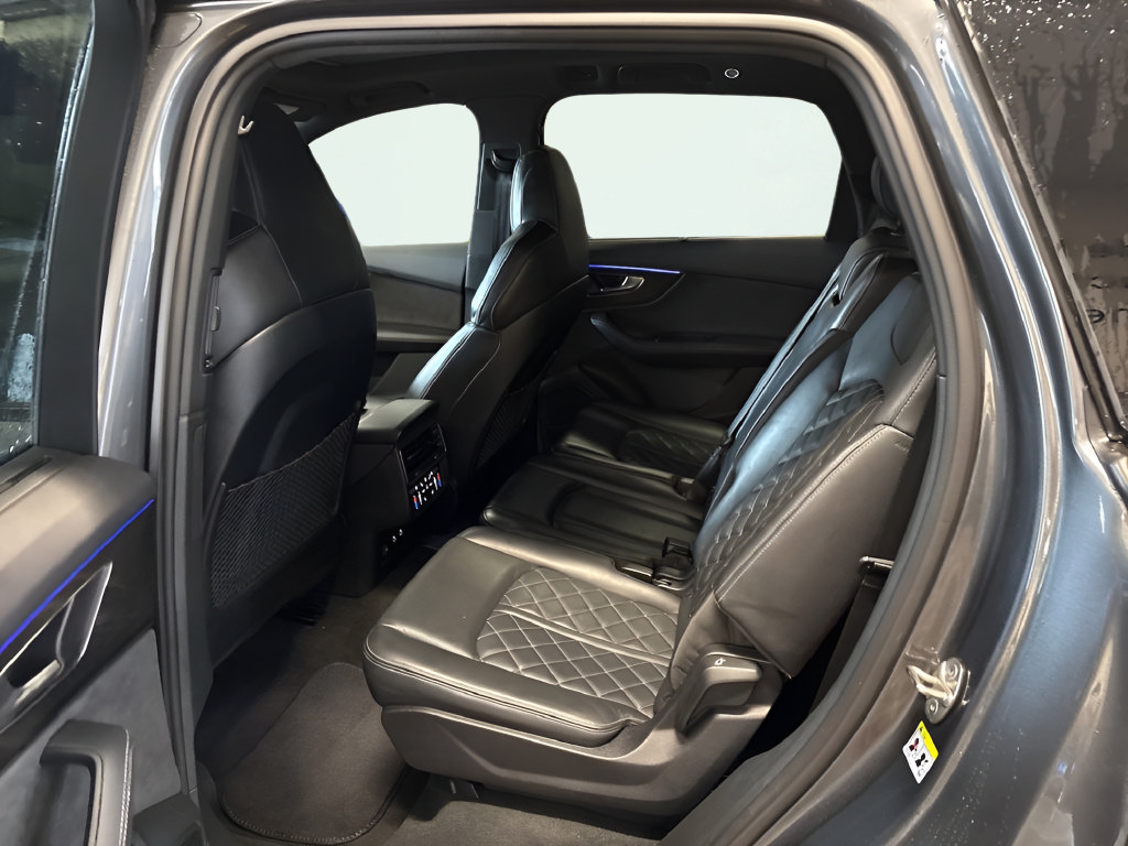 Used 2024 Audi SQ7 Premium Plus w/ Carbon Package AWD/4WD image 7