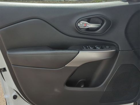 Certified 2021 Jeep Cherokee Latitude Lux image 21