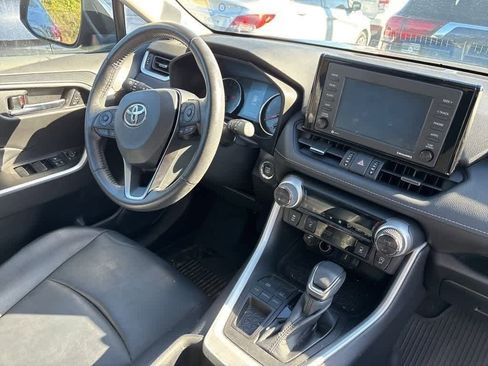 Used 2022 Toyota RAV4 XLE Premium image 7
