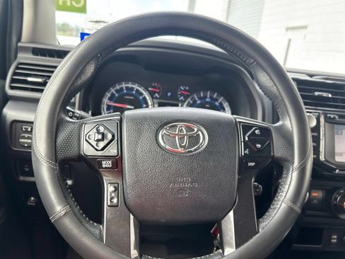 Used 2017 Toyota 4Runner TRD Off-Road Premium AWD/4WD image 18