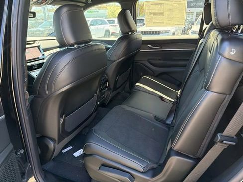 New 2026 Jeep Grand Cherokee L 4WD image 8