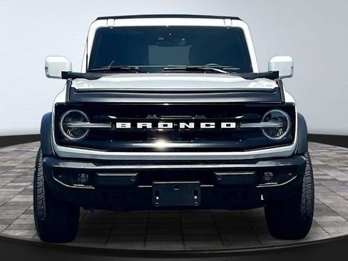 Used 2024 Ford Bronco Outer Banks AWD/4WD image 2