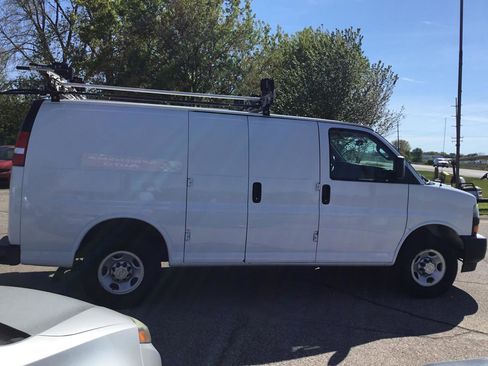 Used 2020 Chevrolet Express 2500 w/ Communications Package RWD image 5