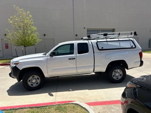 Used 2022 Toyota Tacoma SR RWD image 5