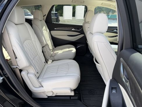 Used 2024 Buick Enclave Avenir AWD/4WD image 10