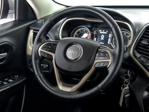 Used 2016 Jeep Cherokee Latitude w/ Cold Weather Group AWD/4WD image 15
