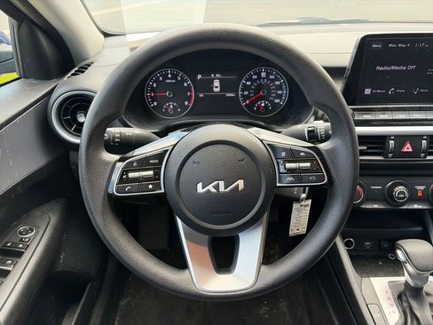 Used 2024 Kia Forte LXS FWD image 11